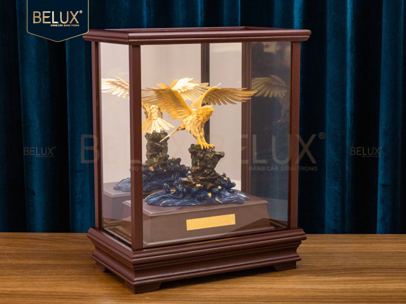 Tượng Đại Bàng tung cánh dát vàng 24k 36x28x17cm